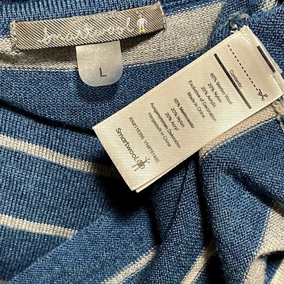 Smartwool Womens Blue Gray Striped Merino Wool V Neck Lightweight Sweater Sz L - Picture 7 of 7